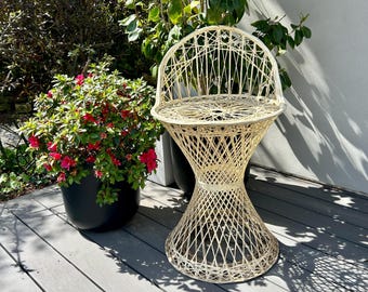 Russell Woodard fiberglass counter stool, vintage spun fiberglass low back stool, 1960s patio furniture, mid-century outdoor furniture