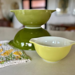PYREX Verde Cinderella Schalen, verschiedene Grüntöne, Vintage Rührschüsseln, 441/443/444, Pyrex Sammlerstücke aus den 1960er-70er Jahren