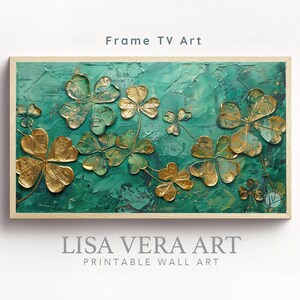 Może przedstawiać: Ramowany obraz przedstawiający złote czterolistne koniczyny na tle turkusowym. Obraz nosi tytuł "LISA VERA ART PRINTABLE WALL ART".