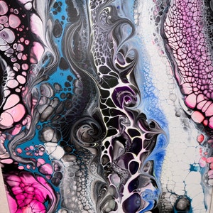 Peinture fluide abstraite : coulée acrylique audacieuse, décoration murale moderne
