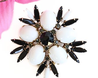 Vintage Hattie Carnegie Brooch Pin Black and White Crystal Cabochon Flower