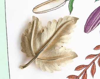 Vintage Crown Trifari Maple Leaf Goldtone Brooch