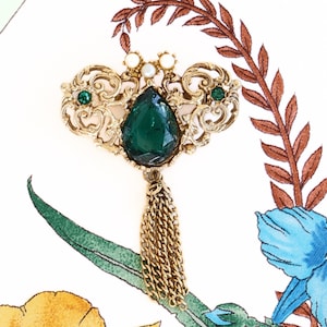 Vintage Green Crystal and Faux Pearl Goldplated Brooch