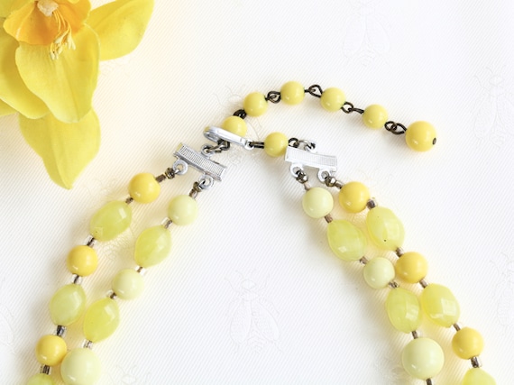 Vintage Lemon Yellow Lucite Beaded Chunky Necklace - image 5