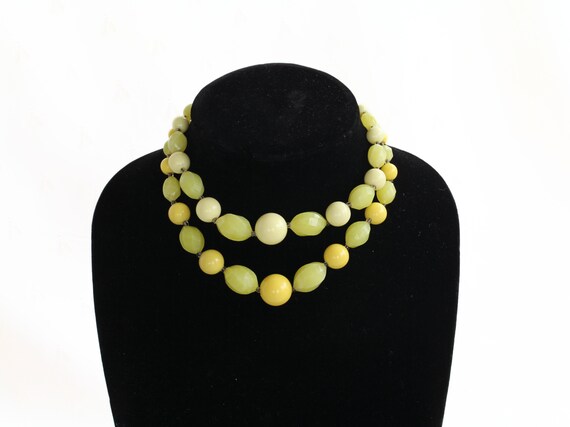 Vintage Lemon Yellow Lucite Beaded Chunky Necklace - image 6