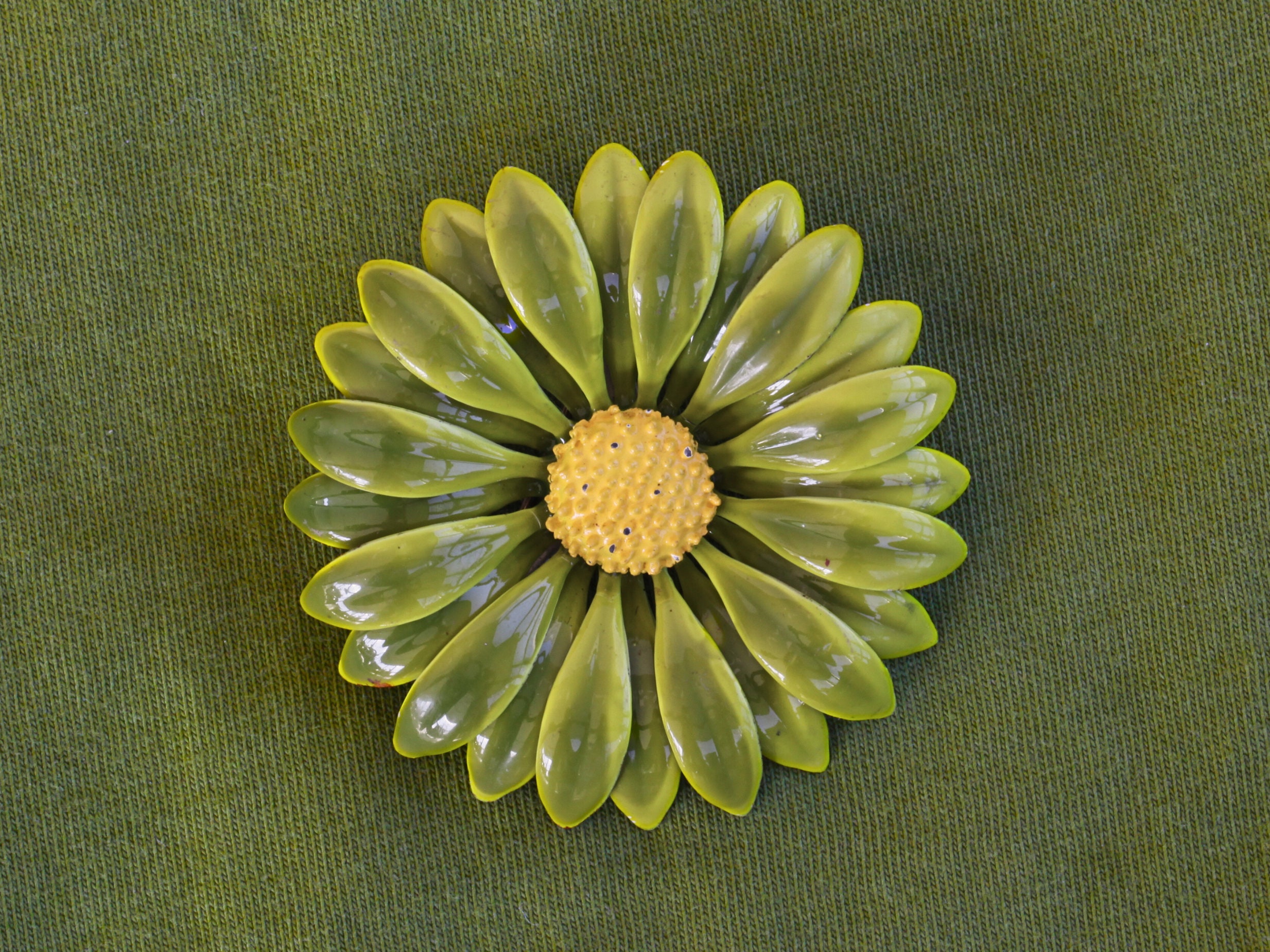 Vintage　1960s’　green rose　brooch Signed PELL yellow rose brooch, VINTAGE, gold tone metal