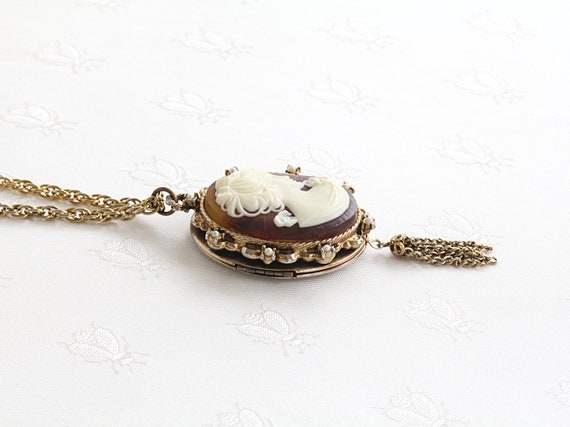 Vintage Lucite Pearl Cameo Locket Pendant Necklace - image 4