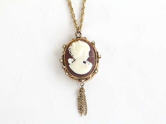 Vintage Lucite Pearl Cameo Locket Pendant Necklace - image 3