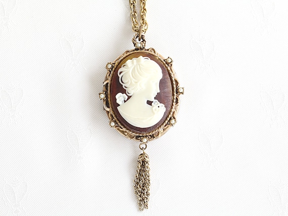 Vintage Lucite Pearl Cameo Locket Pendant Necklace - image 1