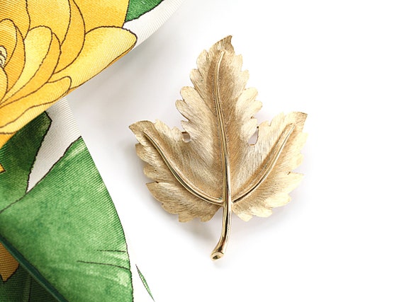 Vintage Crown Trifari Maple Leaf Goldtone Brooch