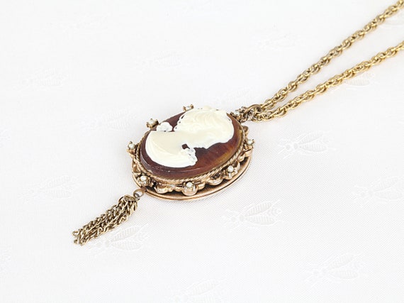 Vintage Lucite Pearl Cameo Locket Pendant Necklace - image 5