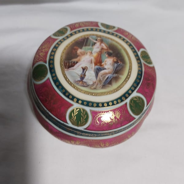 Antique Outstanding Royal Vienna porcelain Beehive Mark Czechoslovakia Vanity Jar-trinket box/jewellery box  Dia12cm *H7.5cm