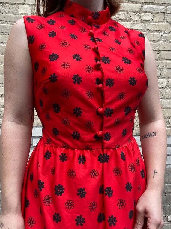 Vintage 70s Yves Jennet Red & Black Floral Daisy … - image 1