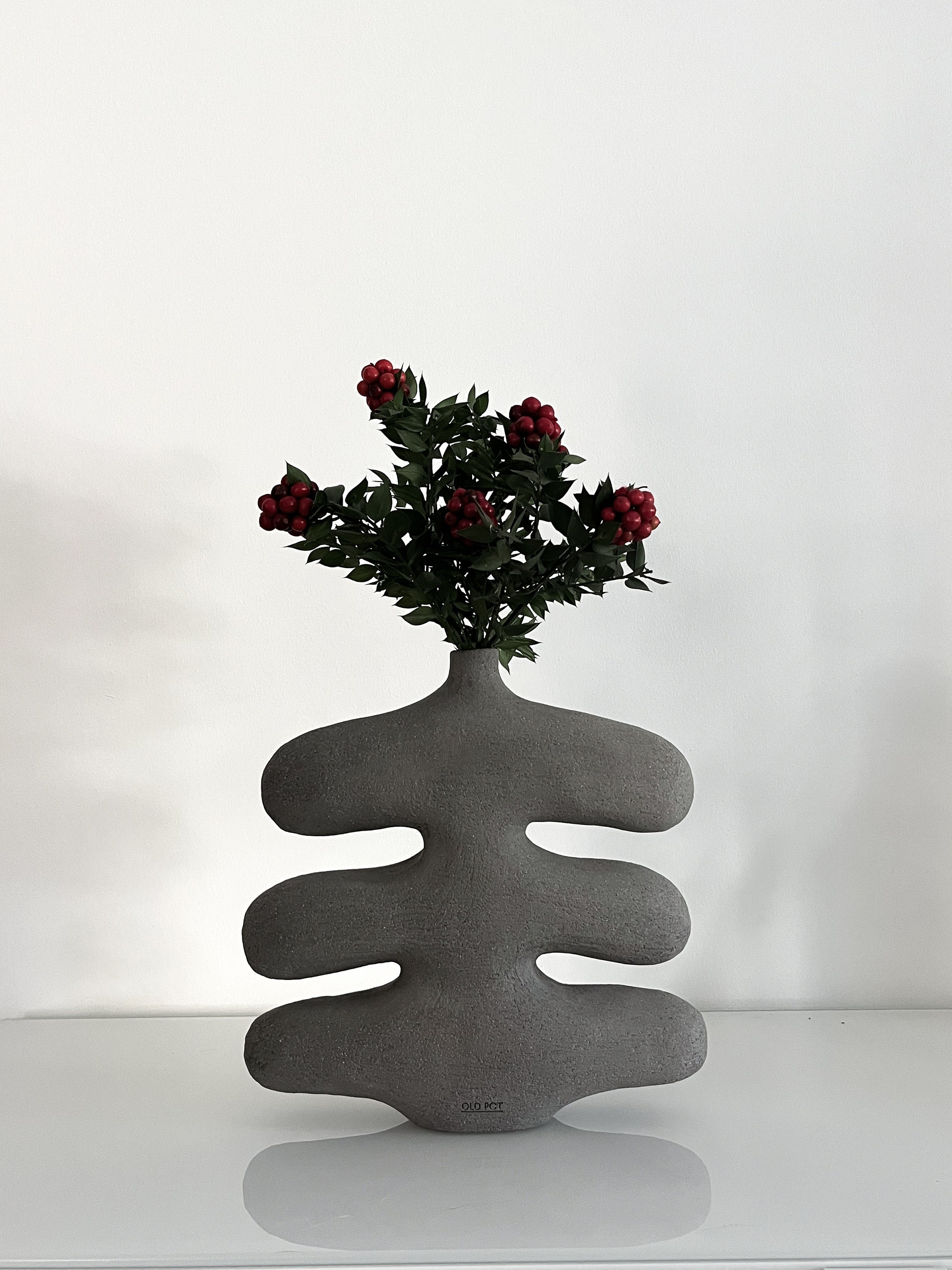 Matisse Vase M1, Black Ceramic Sculptural Vase, Modern Vessel, Decoration Gift