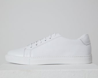 Baskets basiques minimalistes de luxe faites main blanches en cuir de veau véritable pour hommes