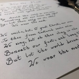 Notas personales escritas a mano y tarjetas de agradecimiento