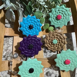 Abzeichenrolle mit Tannenzapfen-Patchwork