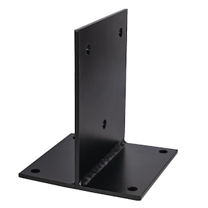 Puede incluir: Un soporte metálico negro en forma de T con una base rectangular y un soporte vertical. El soporte tiene orificios pretaladrados para el montaje y una junta soldada que conecta la base y el soporte. El soporte está diseñado para soporte estructural.