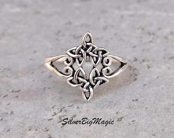 Anillo de plata de ley con intrincado diseño de la Trinidad irlandesa para mujer, joyería wicca oxidada, anillo del amor eterno.