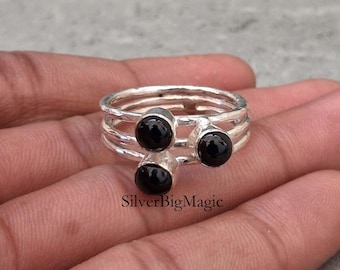 Anillo de ónix negro con gema: Anillo bohemio hecho a mano de plata de ley 925 con tres gemas redondas, anillo de tres piedras, anillo bohemio, anillo envolvente.
