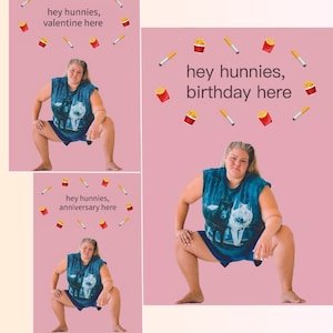 Könnte beinhalten: Eine Person in einem blauen Grafik-T-Shirt und Shorts, die auf einem rosa Hintergrund hockt. Der Text "hey hunnies, valentine here", "hey hunnies, birthday here" und "hey hunnies, anniversary here" ist zu sehen. Emojis von Zigaretten und Pommes umgeben den Text.