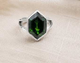 Emerald Statement Ring, 925 Solid Sterling Silver, Women Ring, Green Emerald Gemstone Ring, Cocktail Ring