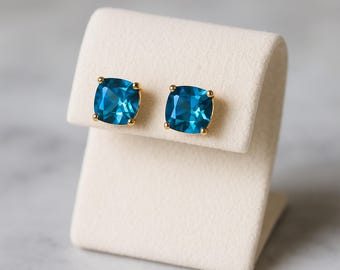 Pendientes de topacio azul de Londres: Plata de ley 925, joyería minimalista hecha a mano con gema talla cojín.