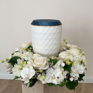 Modern funeral urn | Urn for human ashes | Burial Urn