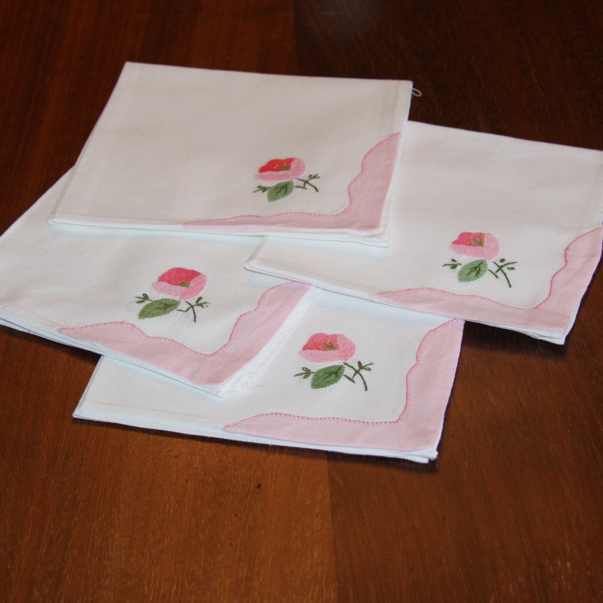 Lot de Quatre Serviettes Table en Coton Rose et Blanc