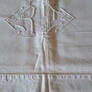 Drap plat ancien en métis et brodé