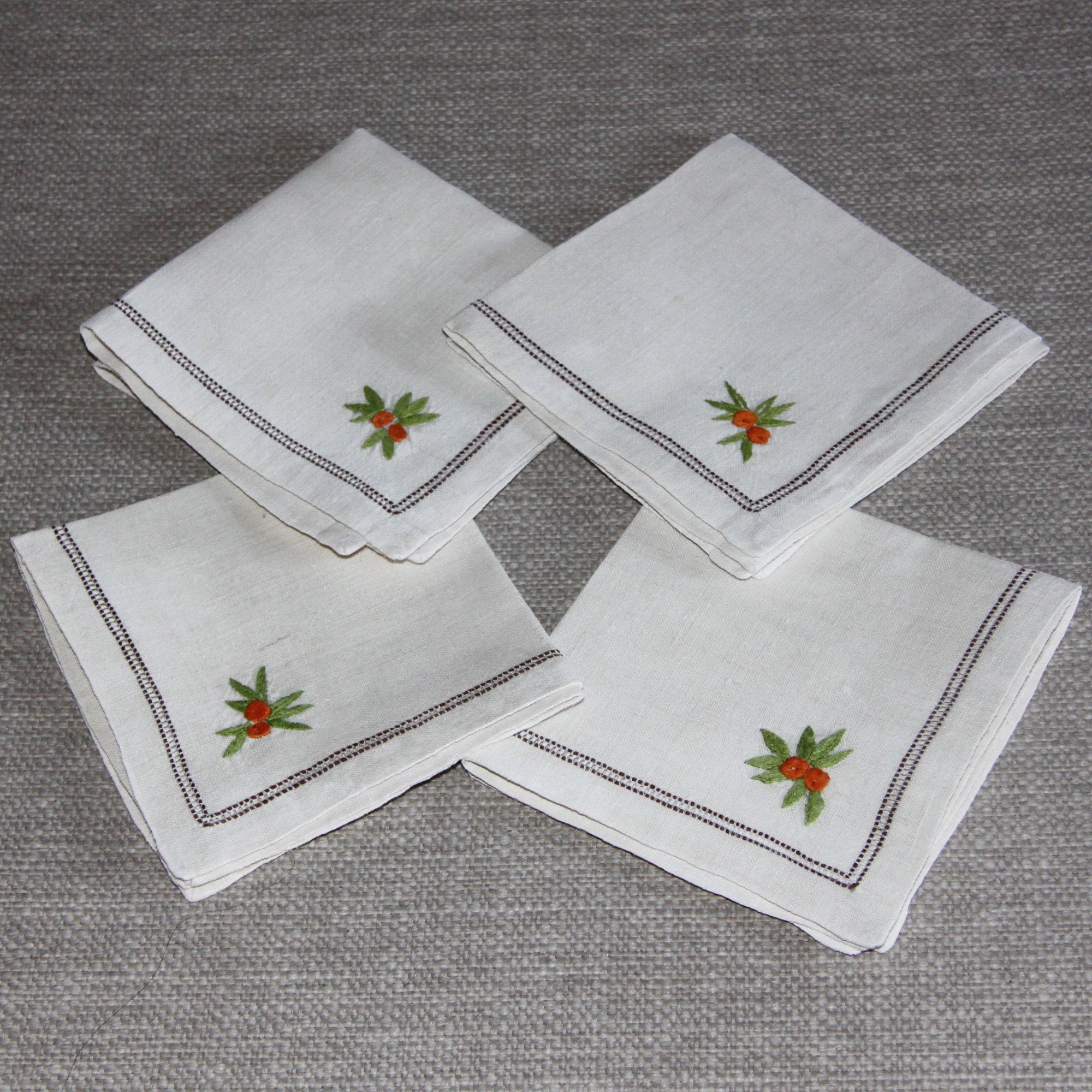 Lot de 4 Serviettes Table Anciennes Brodées en Lin, à Thé Carrées 24 cm X cm