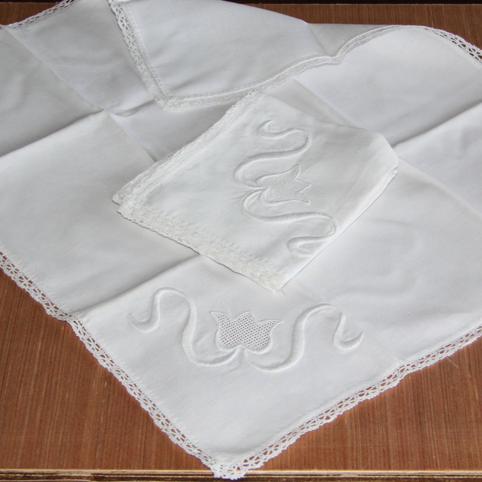 Lot de 2 Serviettes Table Anciennes en Coton Brodées Main, Origine France