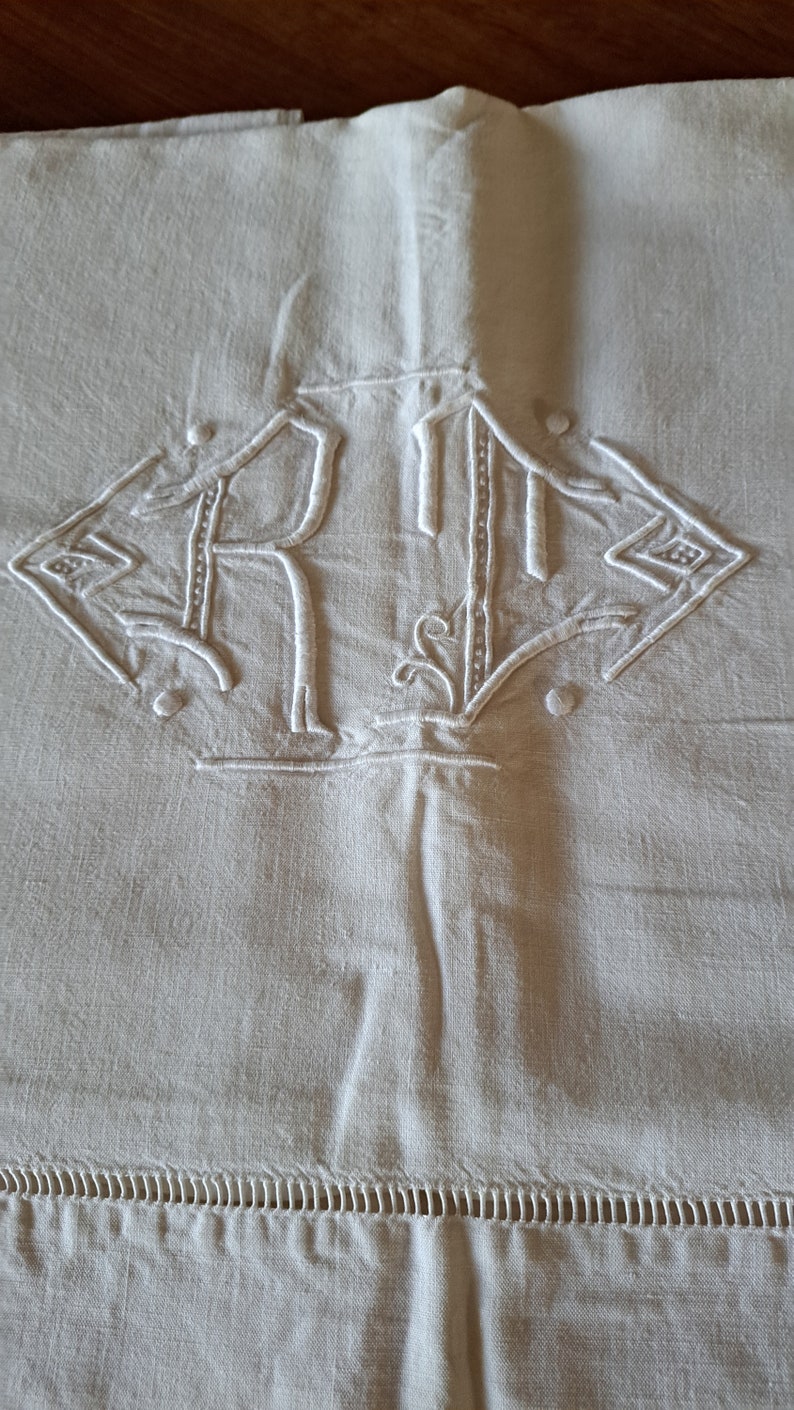 Drap plat ancien en métis et brodé