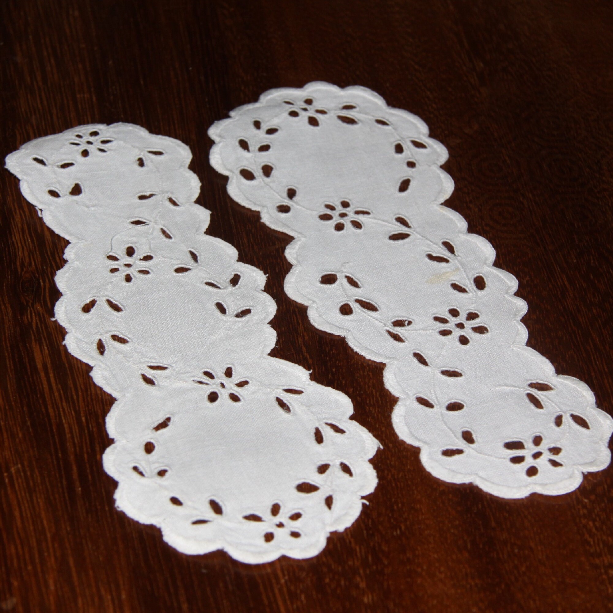 Napperon ou Poignet à Appliquer en Coton et Broderie Anglaise