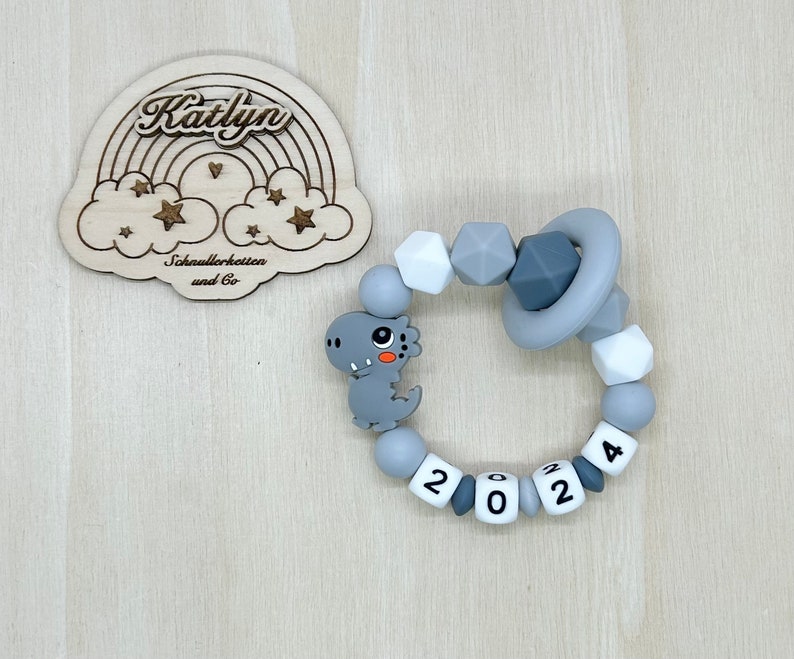 Babygeschenk Schnullerkette mit Name , kinderwagenkette, schlüsselanhänger und Greifling aus silikon perlen Dino Ring adaptor gratis Greifling