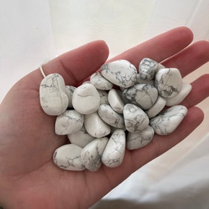 Howlite Tumbles | crystal tumbles | howlite | anxiety crystals
