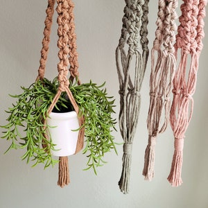 Small Plant Hanger Handmade Boho Plant Decor Indoor Plant Gift For Her Simple House Plant Holder Plant Lover Accessory Macrame Plant Hanger