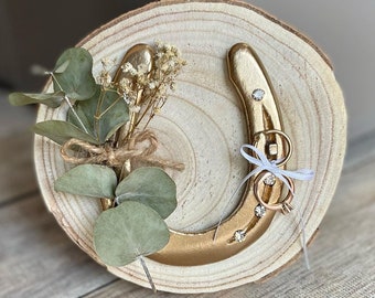 Ring cushion wedding, horseshoe on wood WITHOUT dried flowers