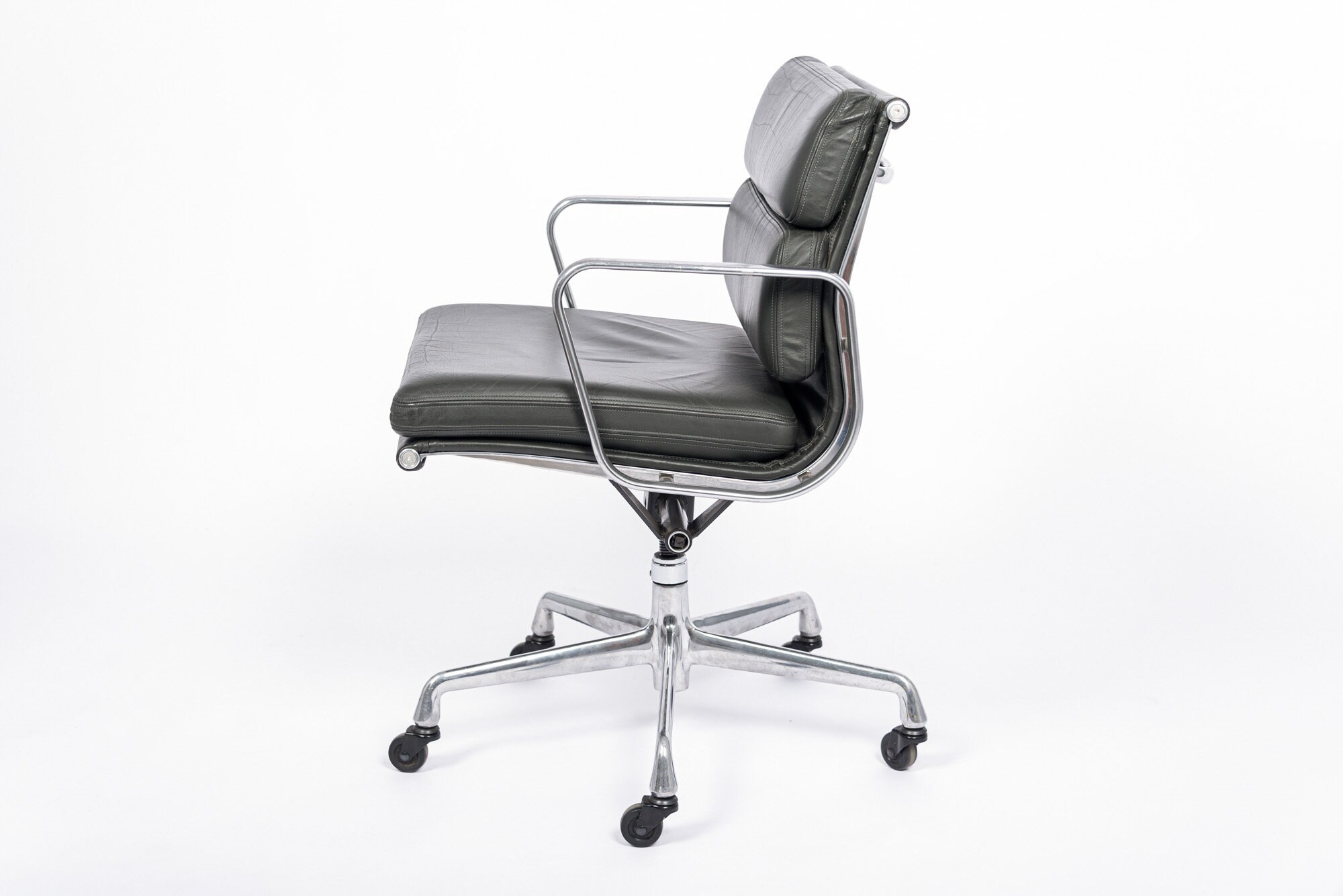 Dark Gray Leather Office Chair by Eames for Herman Miller Aluminum