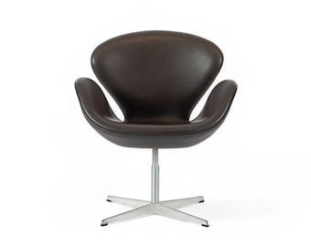 Mid Century Danish Modern Brown Swan Chair by Arne Jacobsen for Fritz Hansen