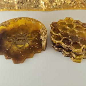 Honeycomb Coaster Set of 4 Plus Hold, Gold and Glitter , Home and Kitchen Decor, Housewarming Gift, Resin Coasters, XMAS gift