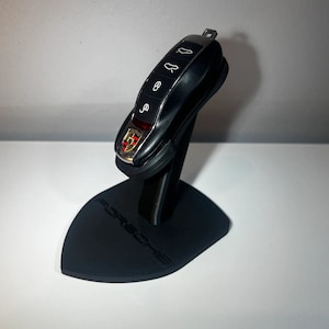 Soporte para llaves Porsche/soporte para llaves con pantalla. Cuando quieras que la visualización de tus llaves sea un poco especial.