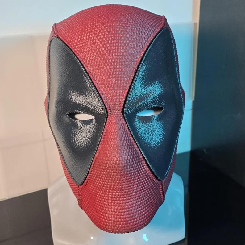 Casco de cosplay de Deadpool - Casco de disfraz premium con textura de cuero - Ojos blancos - Accesorio de superhéroe portátil - Máscara de Deadpool imagen 1
