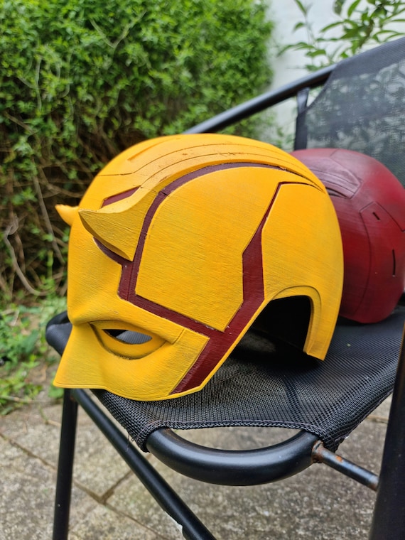 デアデビルのマスクとカウルのセット。デアデビルの赤と金の