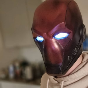 Capacete de capuz vermelho com olhos brilhantes - Frete grátis e inspirado em Jason Todd! Máscara de capuz vermelho vestível com olhos brilhantes transparentes, capuz vermelho