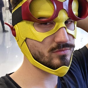 Kid Flash Helmet with Goggles – Comic Accurate Red & Silver Cosplay Mask – Detachable Chinpiece – DC Speedster Superhero Costume Prop
