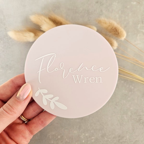 Personalisierte Baby Name Ankündigung Plakette | Baby Namensschild | Pastell Neutrales Acryl