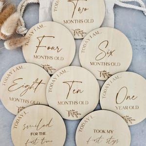 Disques en bois Baby Milestone | 12 mois | Cartes d'âge et d'étape | Cadeau baby shower | Neutre | Nouveau cadeau pour bébé | Accessoire photo bébé