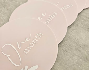 Discos acrílicos con hitos del bebé / 12 meses / Tarjetas con hitos de edad / Regalo para baby shower / Acrílico neutro pastel / Regalo para bebé nuevo / Accesorio fotográfico para bebé