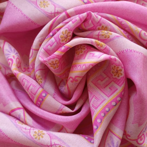 Italian 100% silk crepe de Chine per quarter metre, horizontal hearts, pink, independent EU store